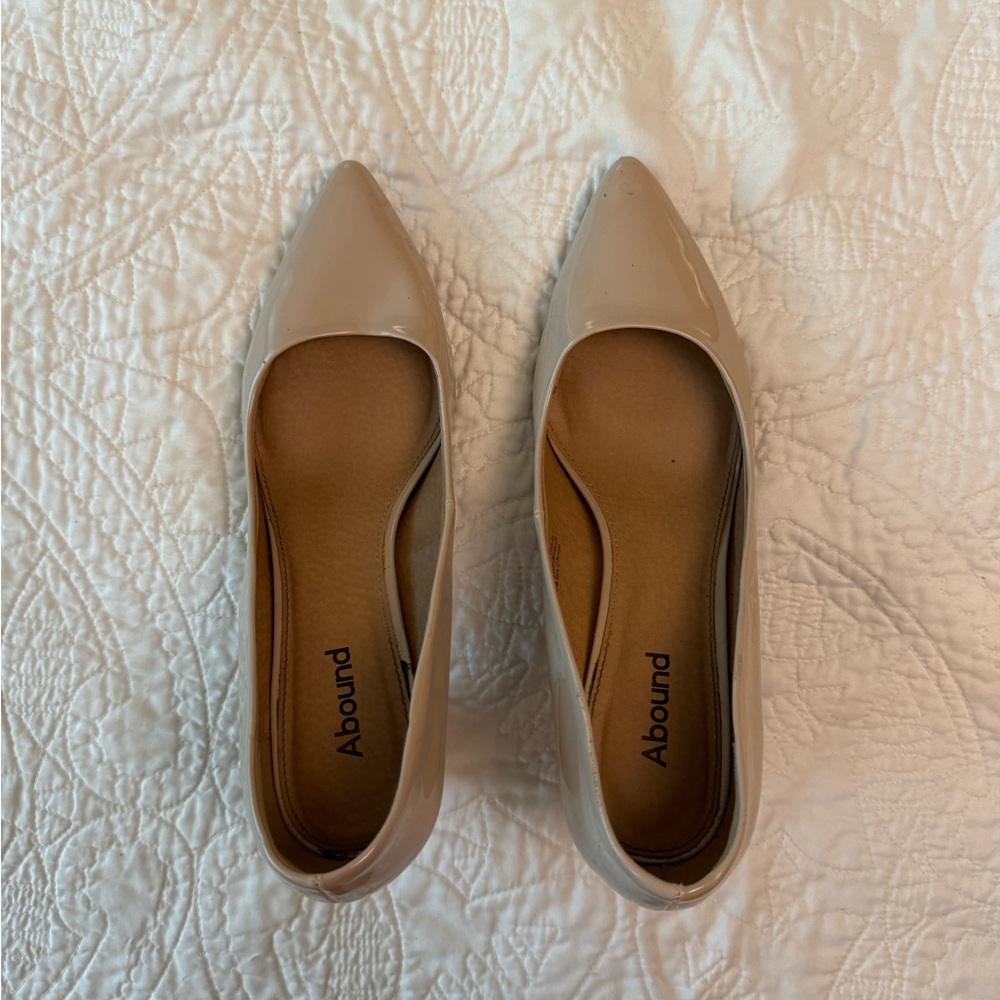 Tan Patent Pointed Block Heel Pump